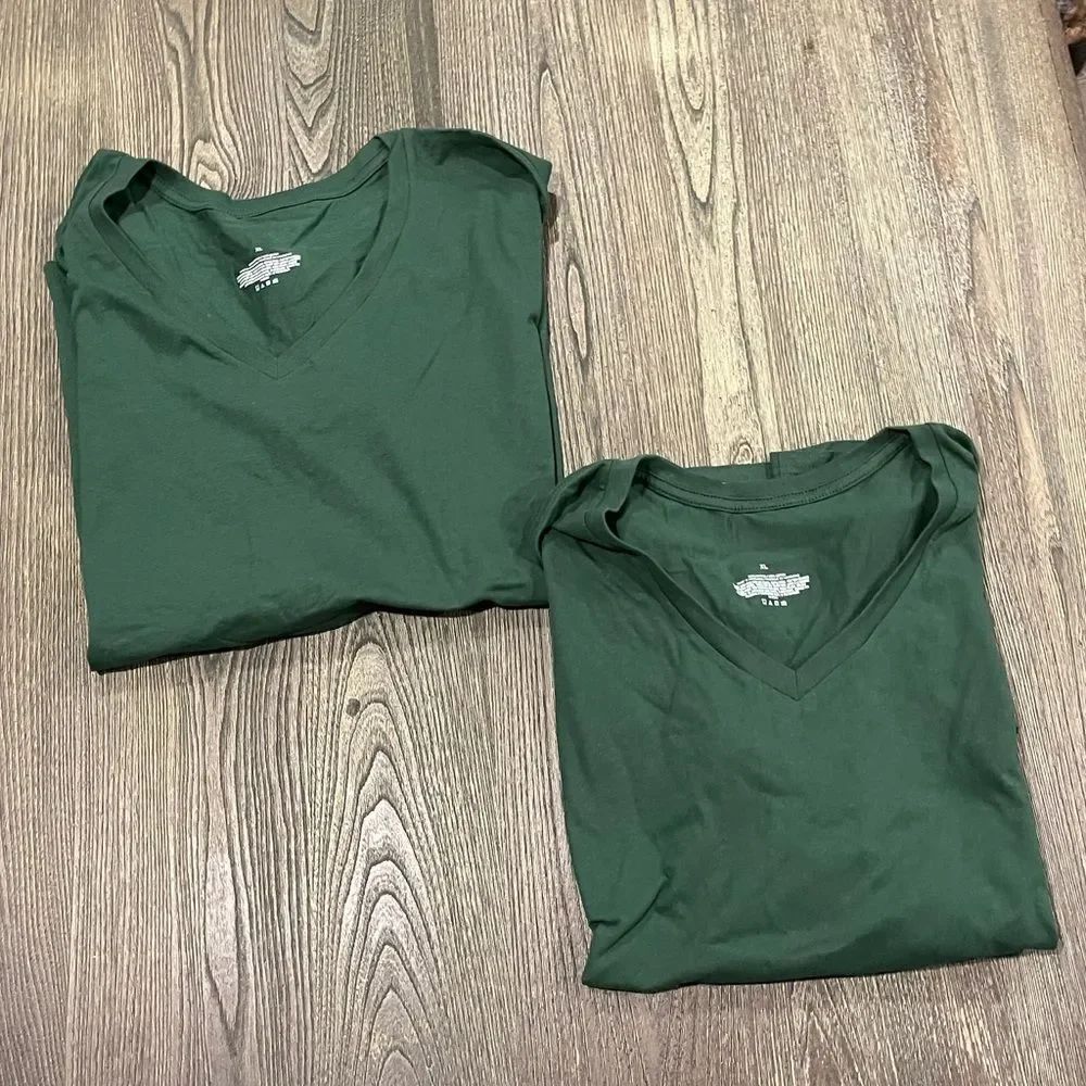 NWOT 2 Pack Mens Shirts V-Neckline Short Sleeve Pullover Solid Green Size XL